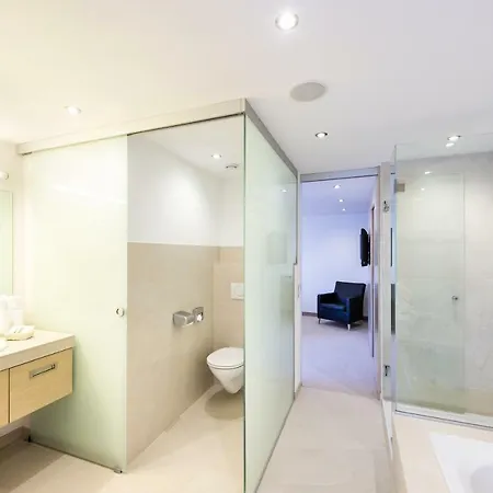 Отель Roessle Superior 4*