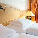 Roessle Superior Hotel
