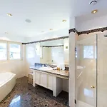 Roessle Superior Hotel